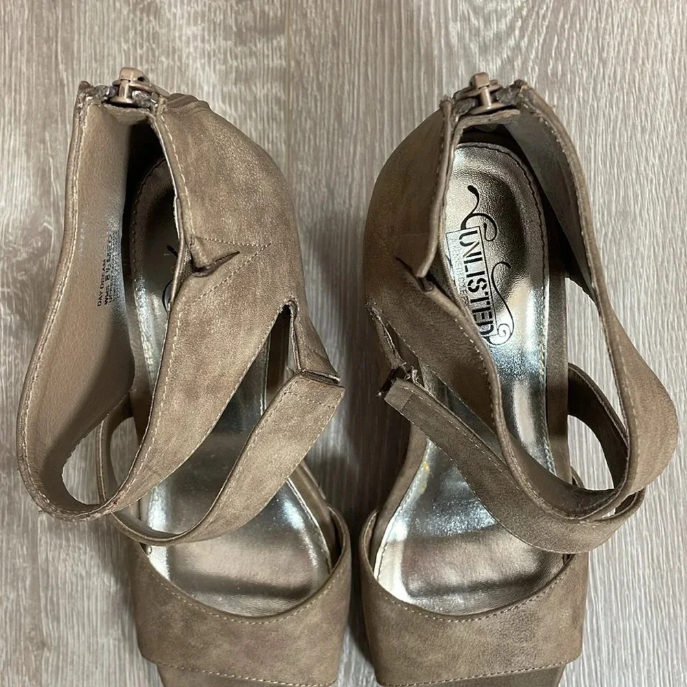 Unlisted By Kenneth Cole Day Dream Platform Wedge Taupe 8.5M